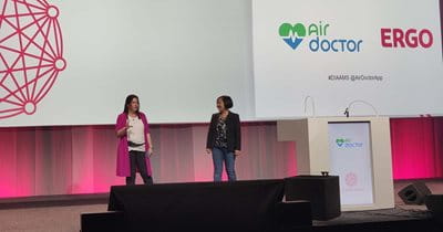 Ilana Fletcher (links) von Air Doctor und Hanbing Ma, Head of Innovation Scouting bei ERGO