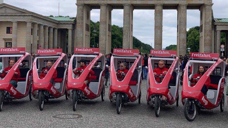 ERGO Bike-Taxis vor dem Brandenburger Tor