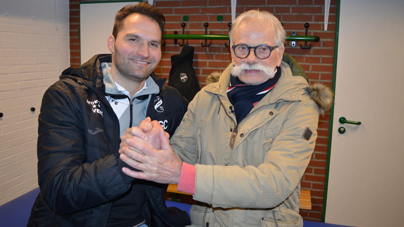 Guerino Capretti, Trainer des SC Verl, mit Schorsch Mewes